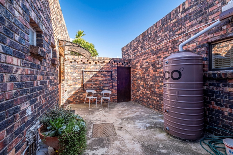 5 Bedroom Property for Sale in Summerstrand Eastern Cape